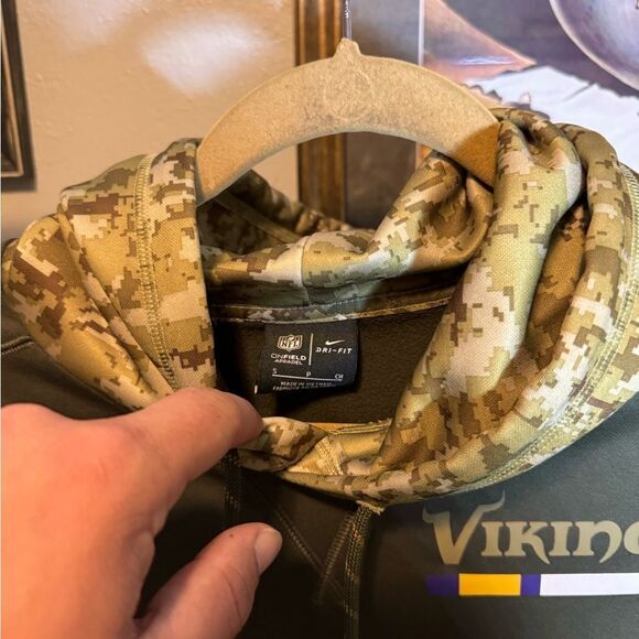 Minnesota Vikings Salute to Service on Field Nike Hoodie - Picture 4 of 8
